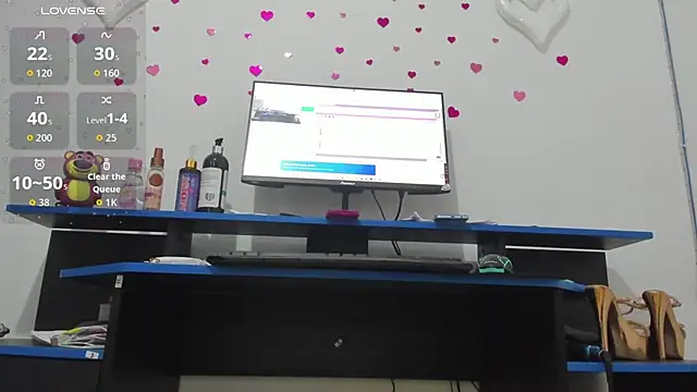Snapshot of roxy_rebel chatting on April 25, 12:30 pm roxy rebel online show from April 25, 12:30 pm