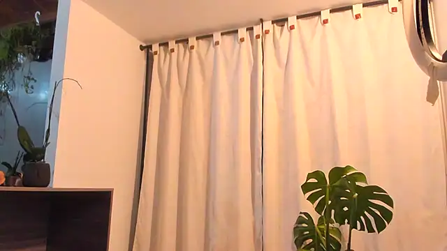 Snapshot of valeriahornier chatting on April 30, 4:08 am valeriahornier online show from April 30, 4:08 am