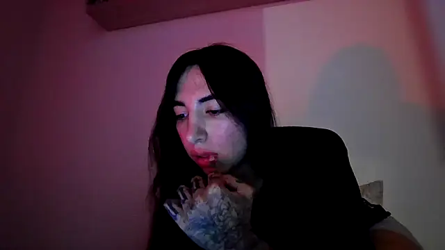 Snapshot of valeriahornier chatting on May 22, 1:35 am valeriahornier online show from May 22, 1:35 am
