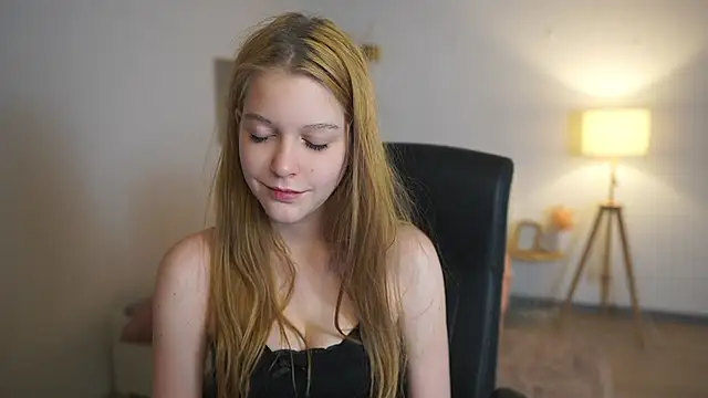 lisa mccoy  online show from February 16, 6:59 pm