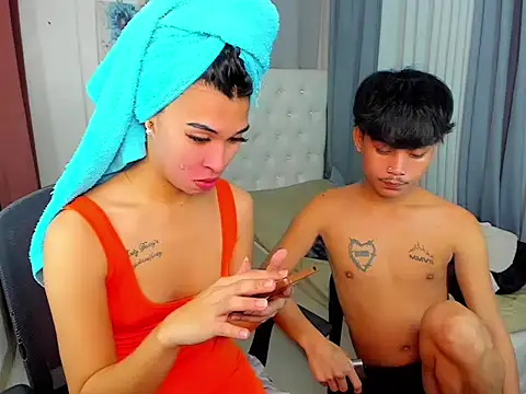 Snapshot of hardcocktwink chatting on November 8, 4:40 pm hardcocktwink online show from November 8, 4:40 pm