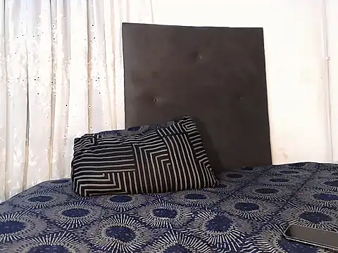 MinnieBee101 online show from February 23, 11:57 pm