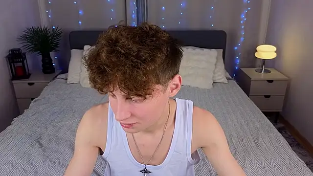 crisp1n online show from November 15, 9:32 pm