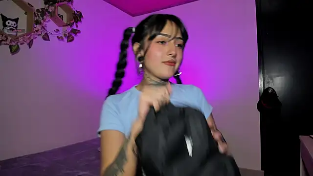 Snapshot of miku_st chatting on January 13, 1:33 am miku st online show from January 13, 1:33 am