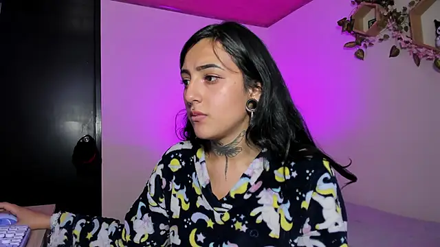 Snapshot of miku_st chatting on February 3, 10:26 pm miku st online show from February 3, 10:26 pm