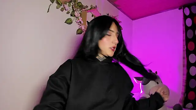 Snapshot of miku_st chatting on February 25, 8:57 am miku st online show from February 25, 8:57 am