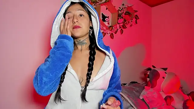 Snapshot of miku_st chatting on February 27, 8:47 am miku st online show from February 27, 8:47 am