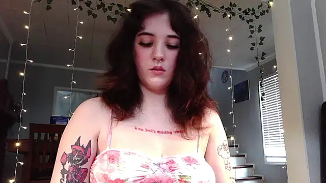 Snapshot of Trickylucy555 chatting on May 27, 9:45 pm Trickylucy555 online show from May 27, 9:45 pm
