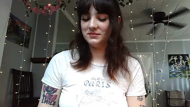Snapshot of Trickylucy555 chatting on June 17, 6:42 pm Trickylucy555 online show from June 17, 6:42 pm