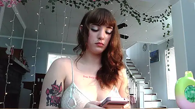 Snapshot of Trickylucy555 chatting on August 6, 5:37 pm Trickylucy555 online show from August 6, 5:37 pm