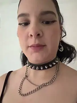 Snapshot of Stoned-babe chatting on October 28, 4:09 pm Stoned-babe online show from October 28, 4:09 pm