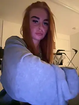 Snapshot of Ellieskyyee1 chatting on November 2, 8:33 pm Ellieskyyee1 online show from November 2, 8:33 pm