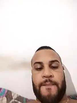 Jonathanbarreto online show from April 9, 3:28 am