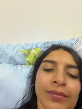 Snapshot of violeta365 chatting on May 21, 1:45 am violeta365 online show from May 21, 1:45 am