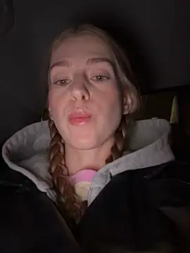 kira mia online show from November 24, 3:12 pm