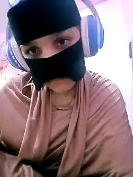 SandyAmr online show from February 9, 9:24 am