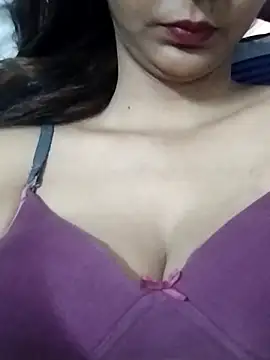 Snapshot of Aaliya_BigBoobs_1 chatting on May 17, 7:28 am Aaliya BigBoobs 1 online show from May 17, 7:28 am