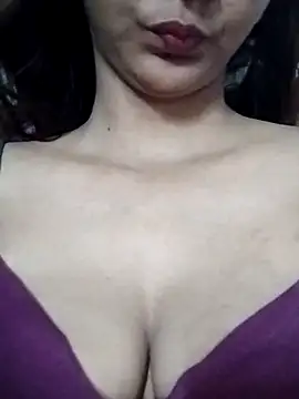 Snapshot of Aaliya_BigBoobs_1 chatting on May 22, 12:00 pm Aaliya BigBoobs 1 online show from May 22, 12:00 pm