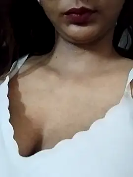 Snapshot of Aaliya_BigBoobs_1 chatting on June 25, 7:46 am Aaliya BigBoobs 1 online show from June 25, 7:46 am