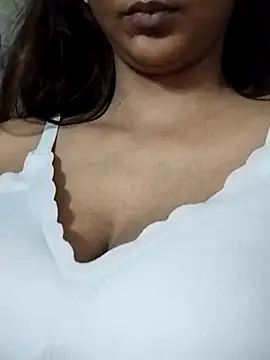 Snapshot of Aaliya_BigBoobs_1 chatting on June 28, 9:04 am Aaliya BigBoobs 1 online show from June 28, 9:04 am