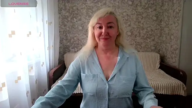LadyKriss online show from May 28, 3:37 am