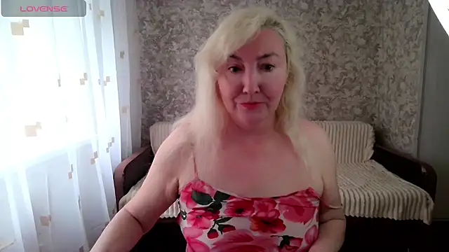 LadyKriss online show from May 29, 3:48 am