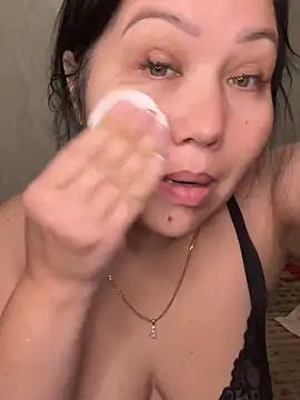 Love  Mom online show from December 17, 7:09 pm