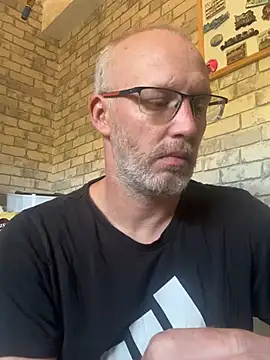 Snapshot of Cedric7653 chatting on July 4, 8:31 am Cedric7653 online show from July 4, 8:31 am