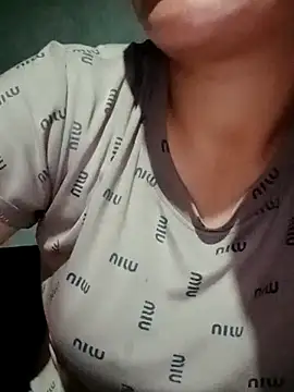 Snapshot of chipu06 chatting on July 20, 12:18 pm chipu06 online show from July 20, 12:18 pm