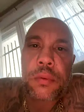 Snapshot of gitanoMad chatting on December 17, 10:32 am gitanoMad online show from December 17, 10:32 am