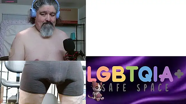 Snapshot of geekycastillo chatting on March 9, 3:43 am geekycastillo online show from March 9, 3:43 am