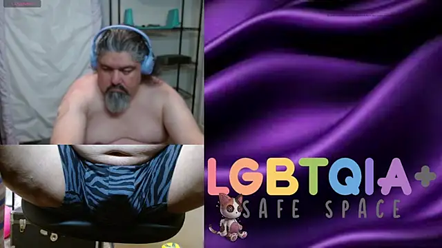 Snapshot of geekycastillo chatting on March 12, 4:40 am geekycastillo online show from March 12, 4:40 am