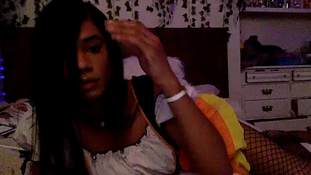 Snapshot of tweencumslut chatting on October 23, 7:29 am tweencumslut online show from October 23, 7:29 am