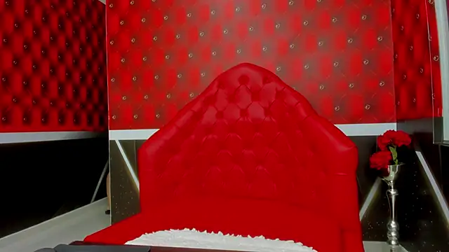 Snapshot of Bianca_Millf chatting on February 1, 3:49 am Bianca Millf online show from February 1, 3:49 am