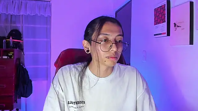 Snapshot of _Astrea_ chatting on February 20, 1:02 am Astrea online show from February 20, 1:02 am