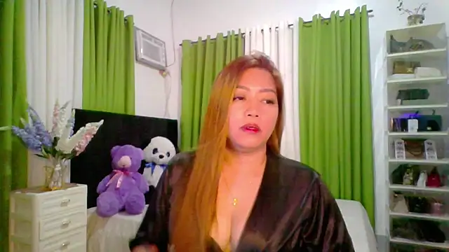 Snapshot of SweetBabe_Sky chatting on October 30, 12:28 pm SweetBabe Sky online show from October 30, 12:28 pm