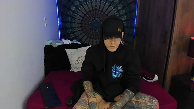 Snapshot of cleoo_jhonny chatting on November 6, 4:24 am cleoo jhonny online show from November 6, 4:24 am