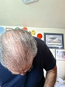 Snapshot of pena633 chatting on April 2, 4:59 pm pena633 online show from April 2, 4:59 pm