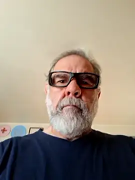 Snapshot of pena633 chatting on May 11, 2:12 pm pena633 online show from May 11, 2:12 pm