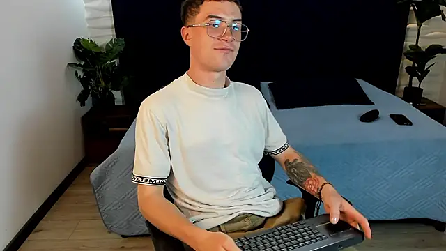 Lil James online show from February 13, 8:38 pm