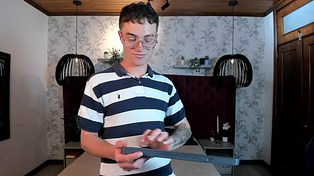 Lil James online show from April 6, 8:10 pm