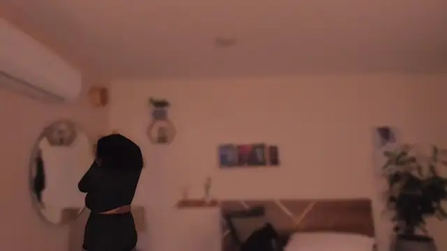 YariRose online show from February 12, 2:01 pm