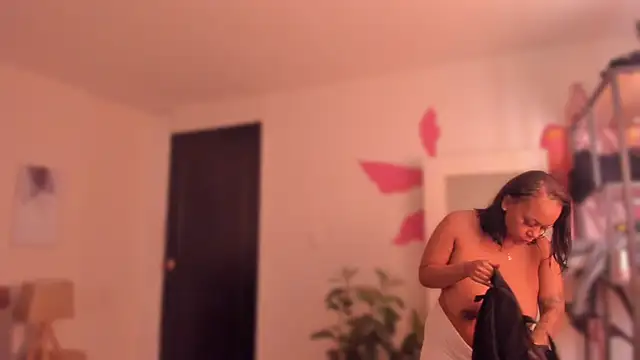 YariRose online show from March 26, 2:11 pm