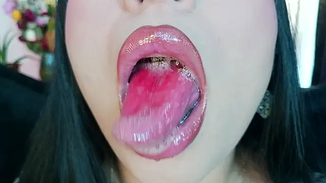 mia roux1 online show from March 6, 9:00 pm