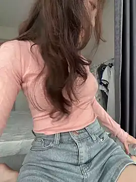 Snapshot of meimei_x chatting on May 3, 5:24 am meimei x online show from May 3, 5:24 am