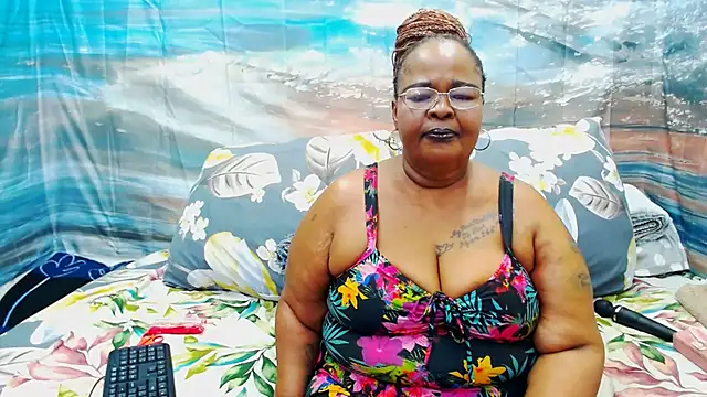 Snapshot of MatureMilfxxx chatting on July 18, 9:02 am MatureMilfxxx online show from July 18, 9:02 am