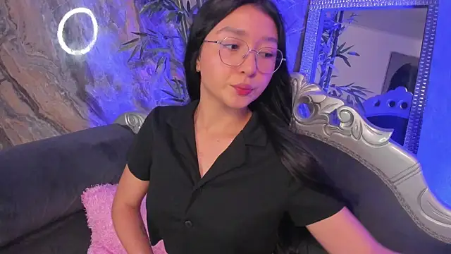 sydney miller  online show from April 6, 11:27 pm