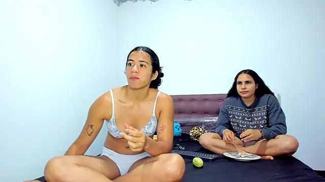 Snapshot of AshleyDeLuca_ chatting on February 7, 12:03 am AshleyDeLuca online show from February 7, 12:03 am