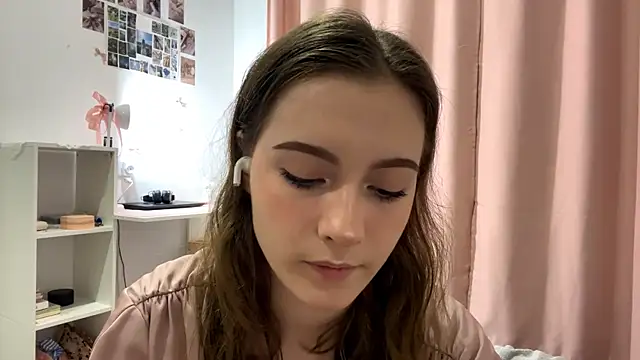 Snapshot of Kira_Sanders chatting on October 23, 7:12 pm Kira Sanders online show from October 23, 7:12 pm