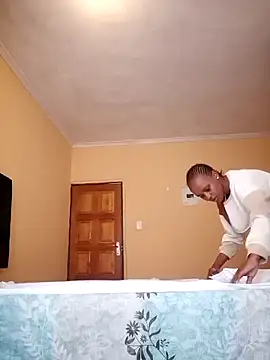 Snapshot of yummy-caramel chatting on March 12, 10:21 am yummy-caramel online show from March 12, 10:21 am